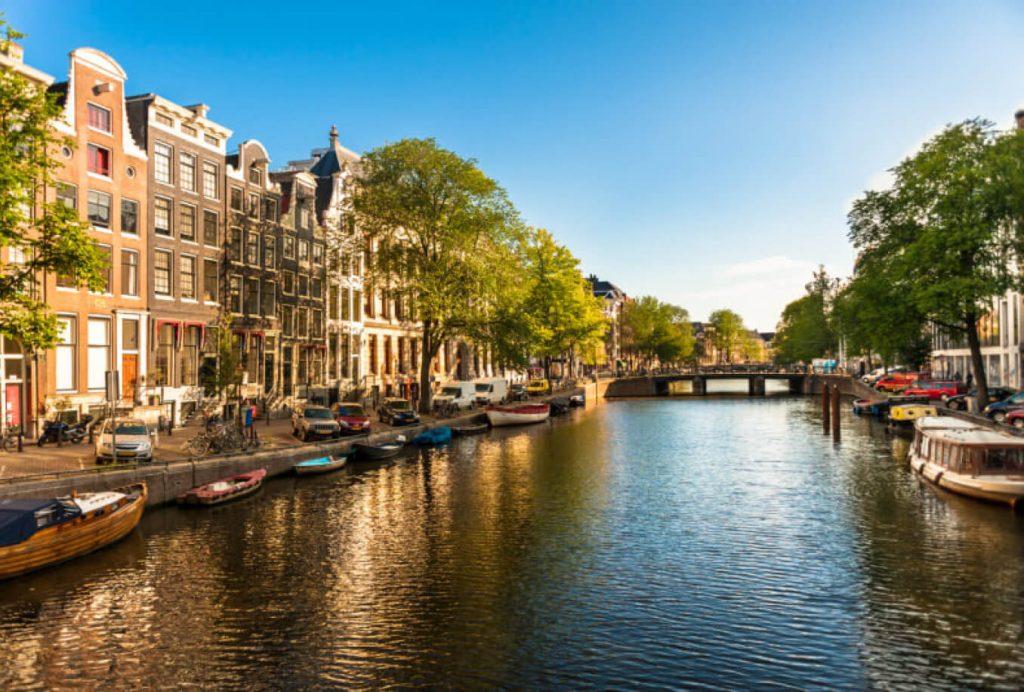 West-Amsterdam-sightseeing-hotel-Crowne Plaza