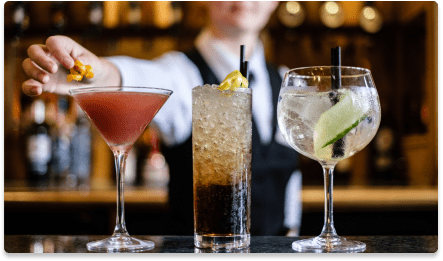 Manhattan bar-cocktail bar-Amsterdam-drinks-hotel-Crowne Plaza