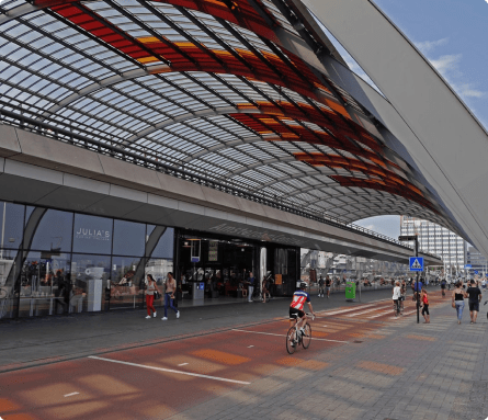 central station-Amsterdam-city-travel-hotel