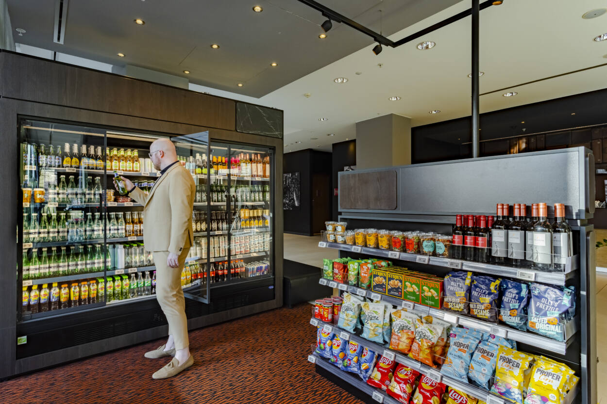 convenience store-amenities-hotel-Amsterdam-Crowne Plaza