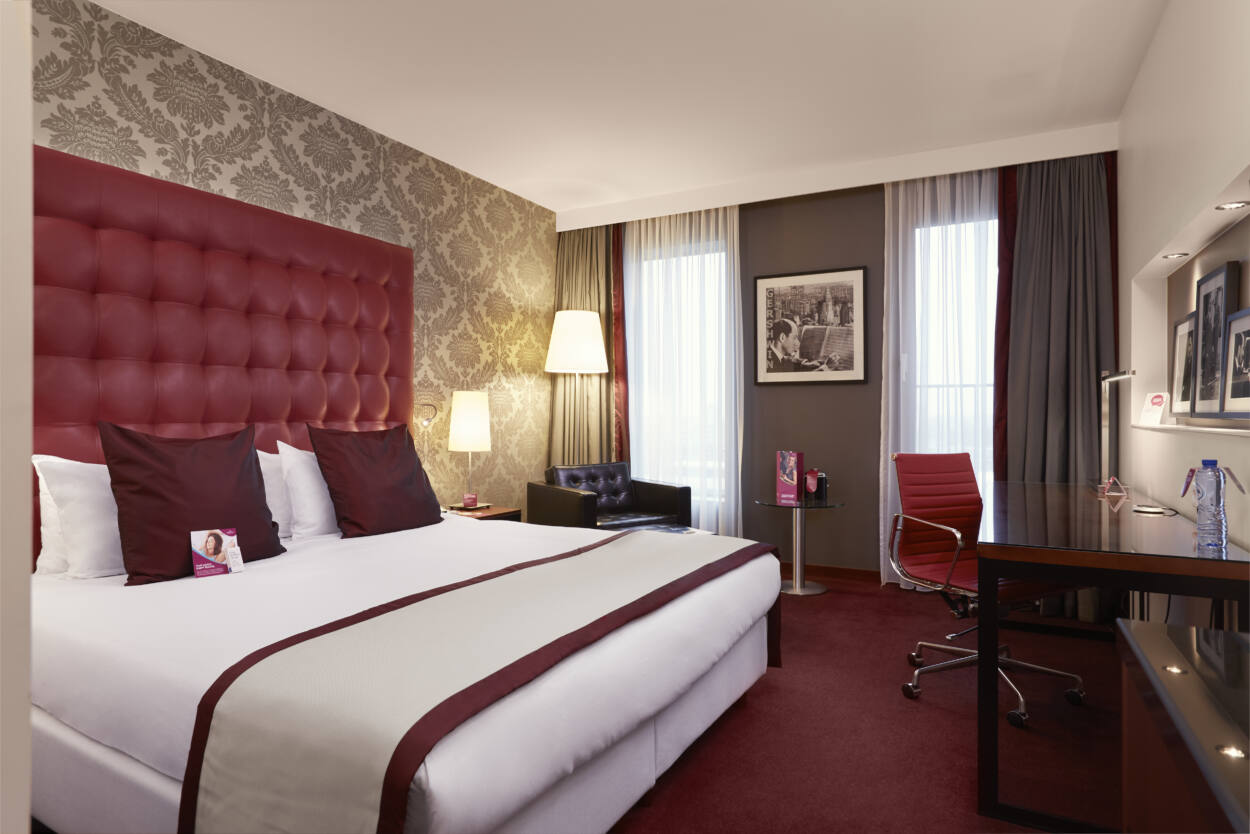 amspc-crowne-plaza-amsterdam-south-rooms-superior-king-bed