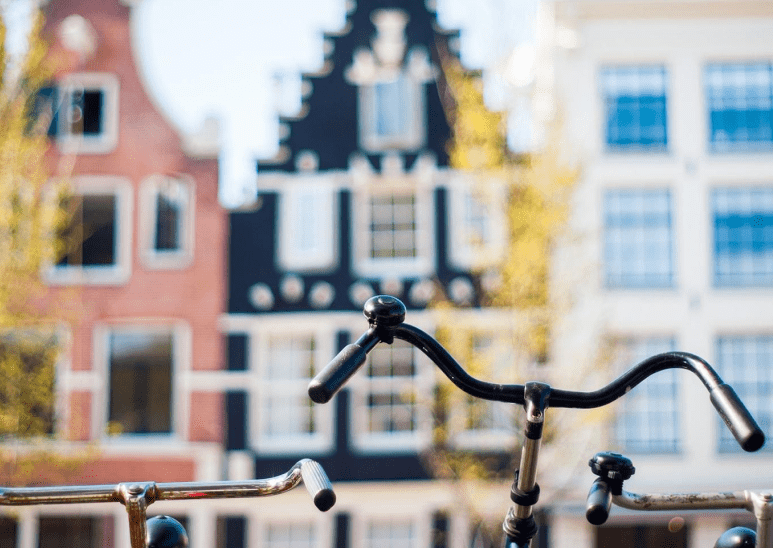 Amsterdam-city cnter-bikes-travel-hotel-Crowne Plaza