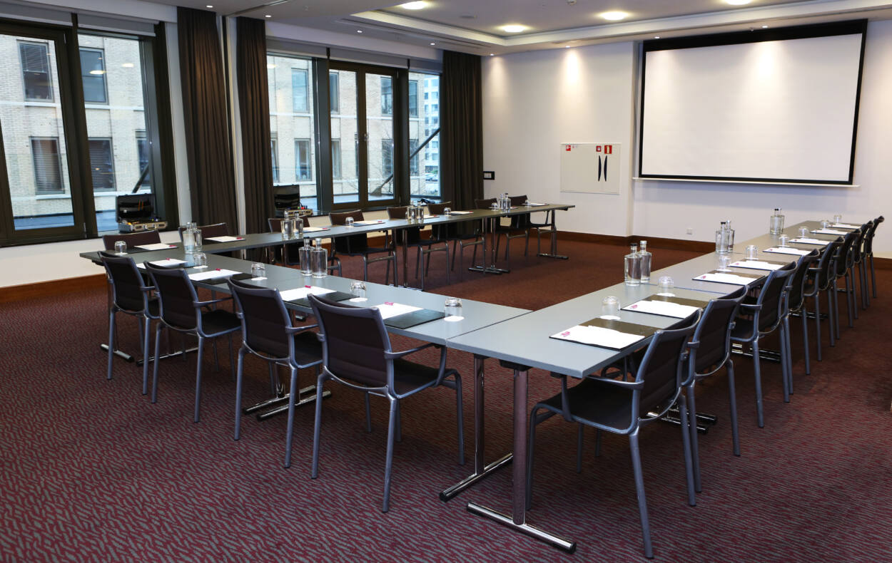 Times Square meeting room in U-shape style in Amsterdam for your events