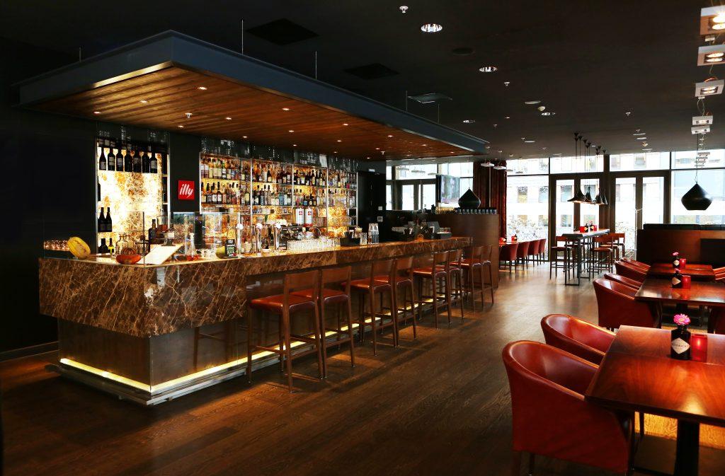Manhattan bar-events-Zuidas-drinks-hotel-Crowne Plaza