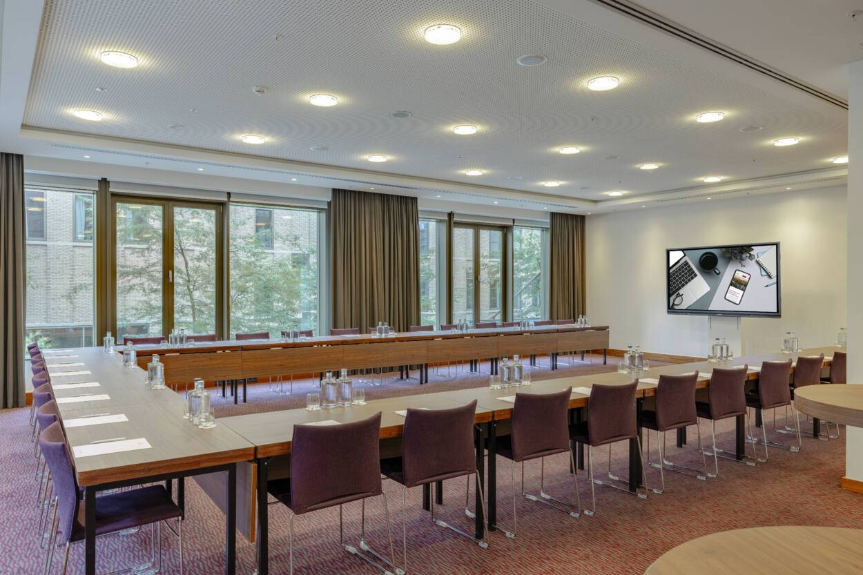 Broadway_U Shape_Crowne Plaza Amsterdam South 2